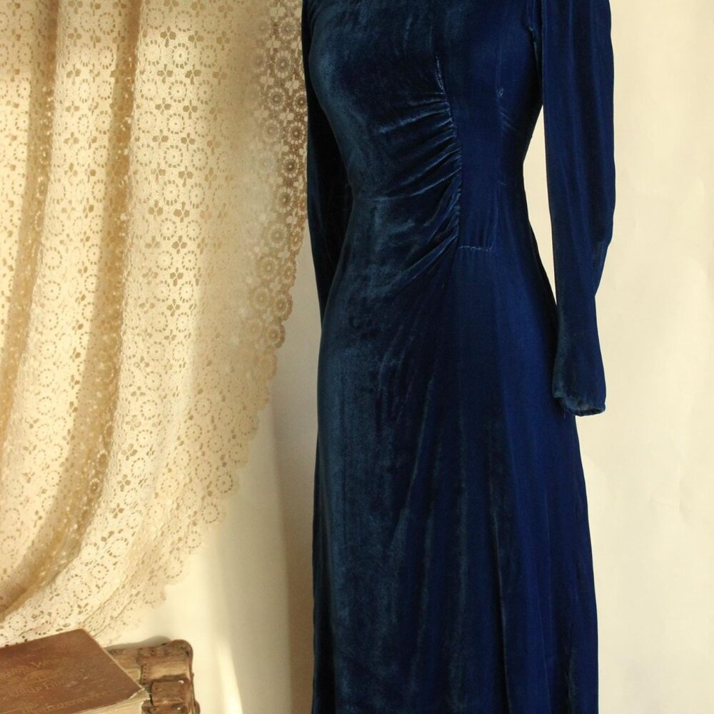 Vintage 1930s Dress, Royal Blue Silk Velvet with side Gathers - Picture 12 of 16